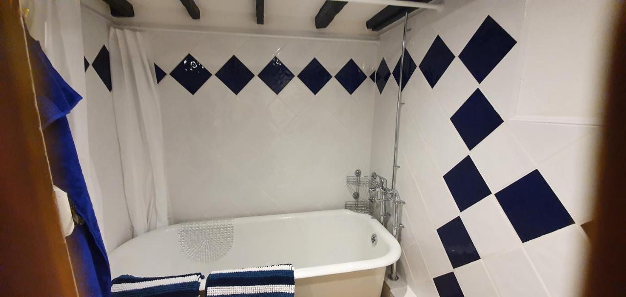 Quirky Cottage - Dogs Welcome - Free 24 hr Cancellation's Corsham Esterno foto