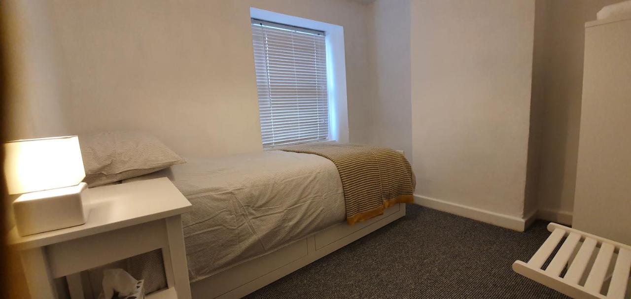 Quirky Cottage - Dogs Welcome - Free 24 hr Cancellation's Corsham Esterno foto